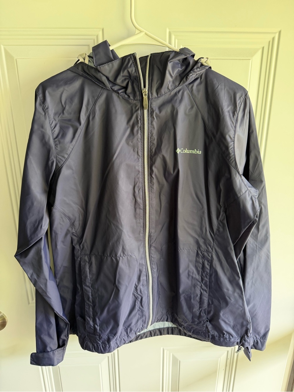 Columbia Women's switchback windbreaker large